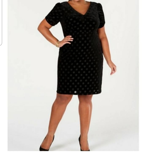 Betsey Johnson Dresses & Skirts - Betsey Johnson Womans Plus Velvet Dot sheath dress